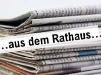 Zeitungen gestapelt mit Schriftzug "...aus dem Rathaus"